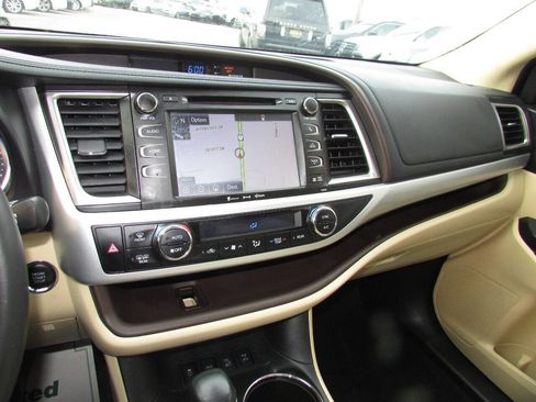 Used 2019 Toyota Highlander XLE image 60