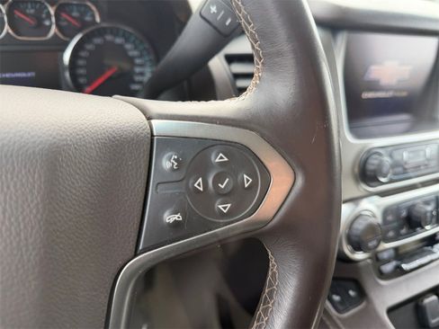 Used 2018 Chevrolet Suburban LT image 23