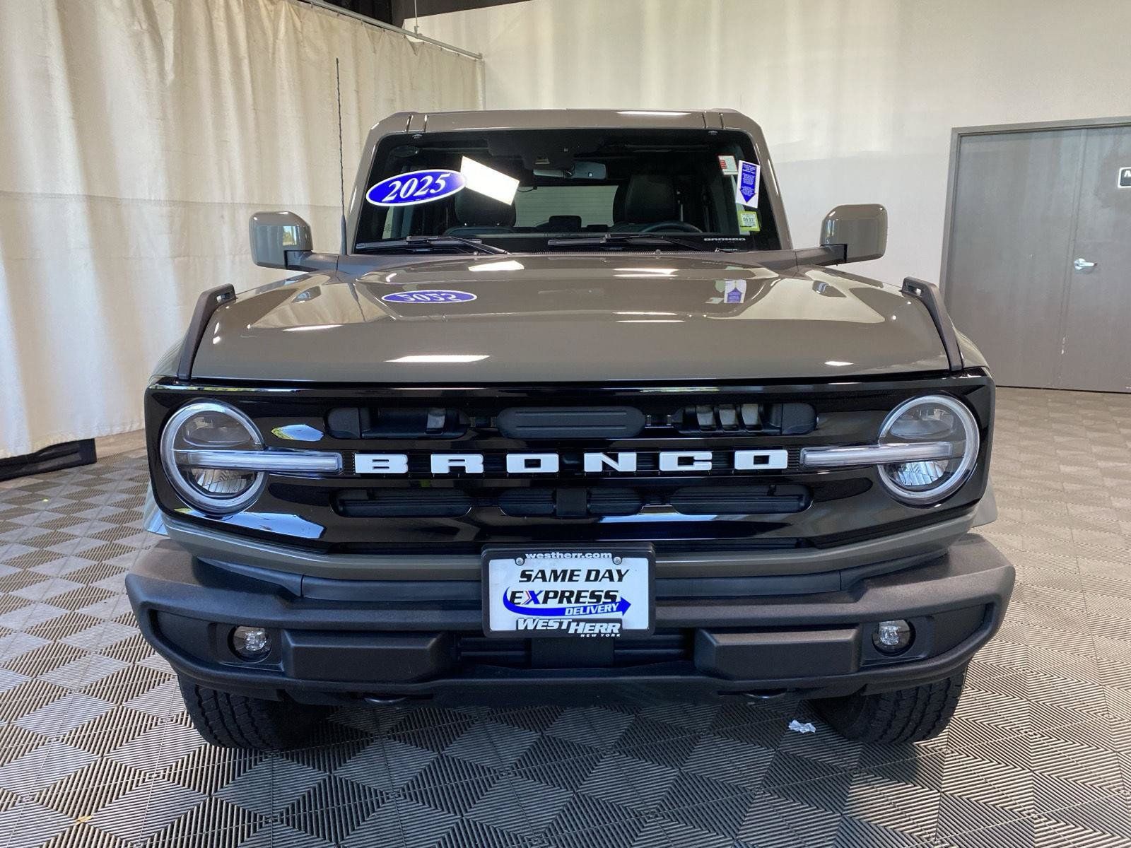Used 2025 Ford Bronco Outer Banks AWD/4WD image 4