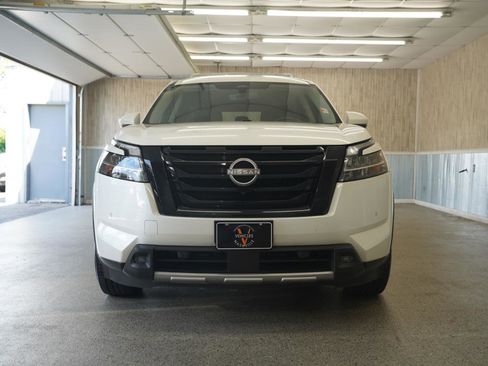 Used 2023 Nissan Pathfinder SL w/ Lighting Package (N92) FWD image 2
