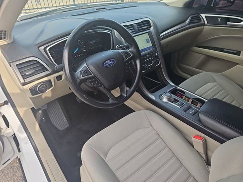 Used 2020 Ford Fusion SE FWD image 15