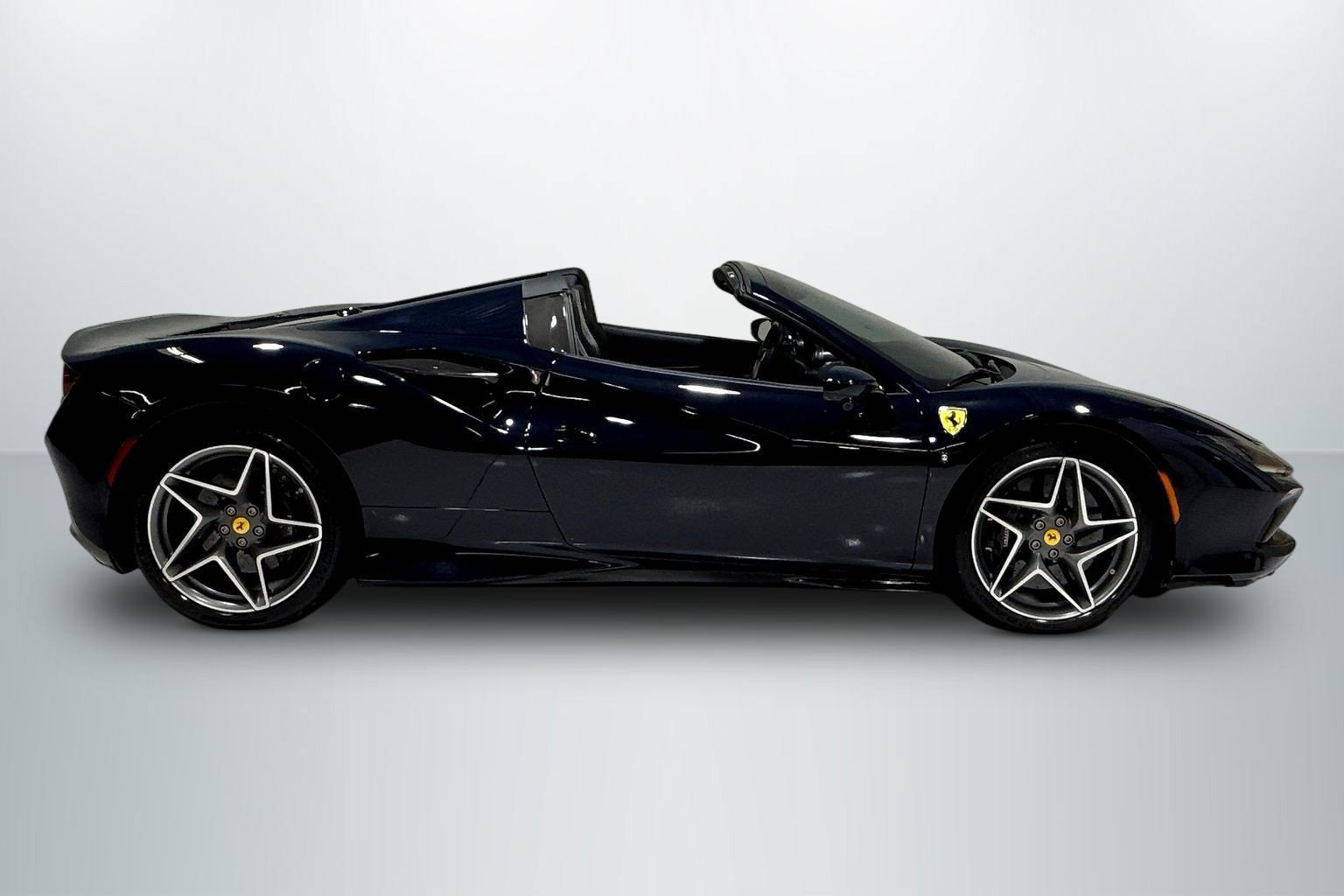 Used 2023 Ferrari F8 Spider RWD image 4