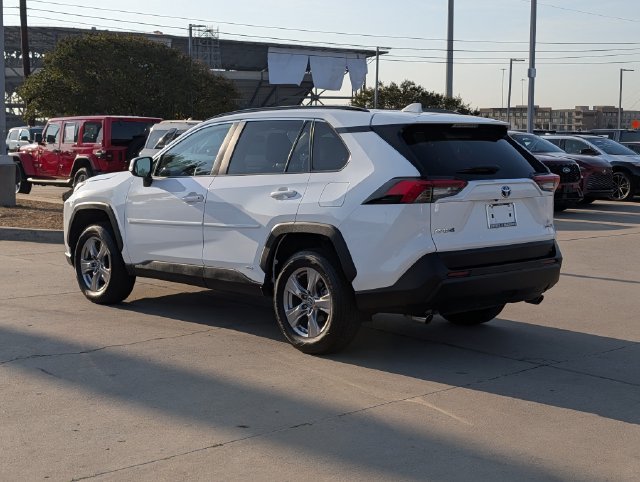 Used 2024 Toyota RAV4 LE AWD/4WD image 8