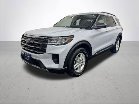 Used 2025 Ford Explorer Active image 2