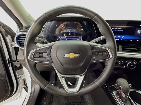 Used 2024 Chevrolet Trax LT w/ Driver Confidence Package image 11