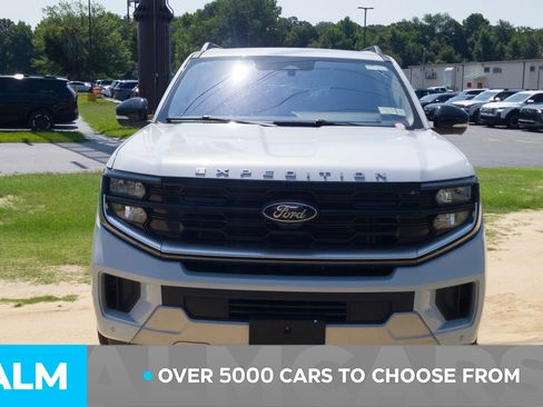 Used 2025 Ford Expedition Platinum AWD/4WD image 3