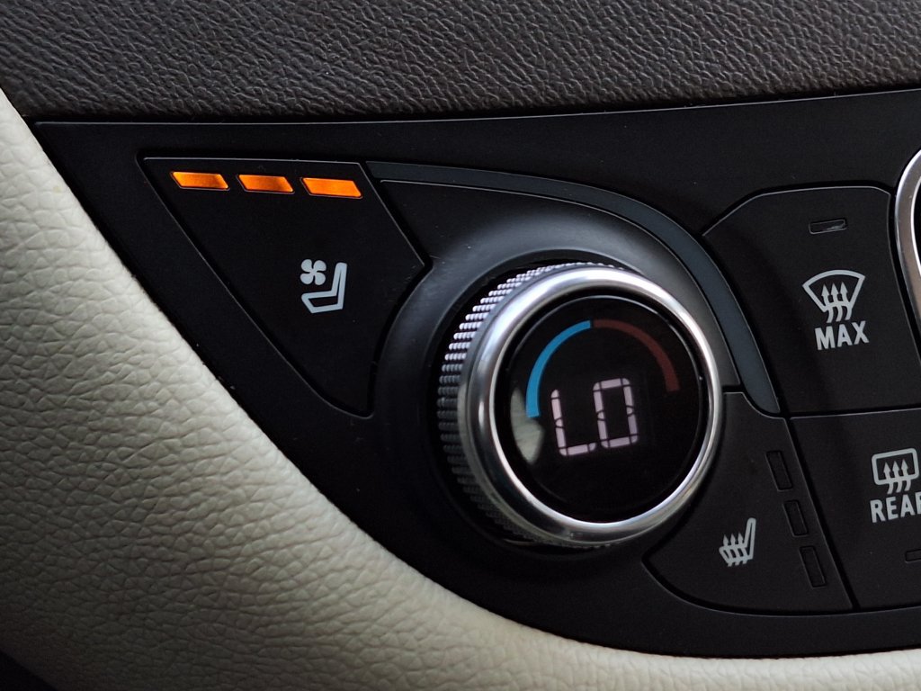 Used 2024 Chevrolet Malibu LT FWD image 23