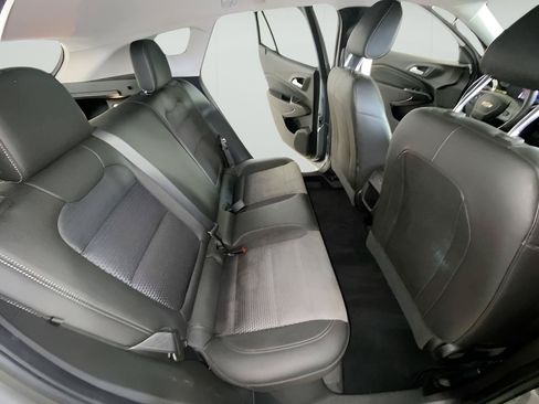 Used 2025 Chevrolet Trax LT FWD image 13