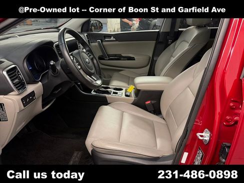 Used 2022 Kia Sportage EX w/ EX Technology Package image 13