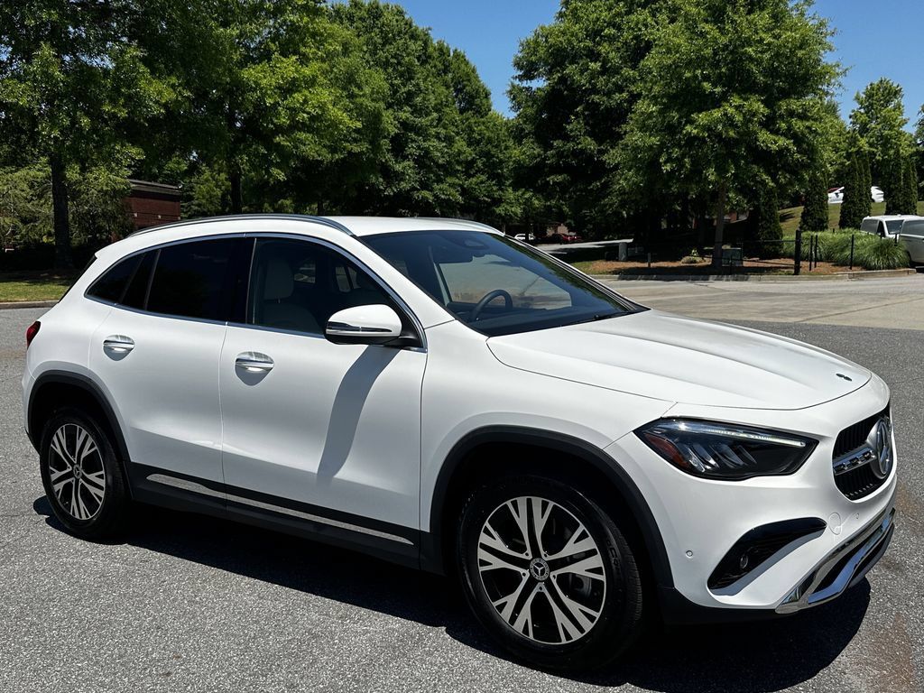 Certified 2025 Mercedes-Benz GLA 250 4MATIC image 2