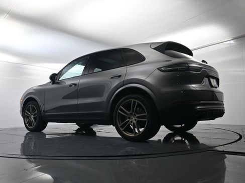 Used 2019 Porsche Cayenne image 47