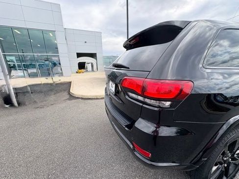 Used 2018 Jeep Grand Cherokee Altitude AWD/4WD image 6
