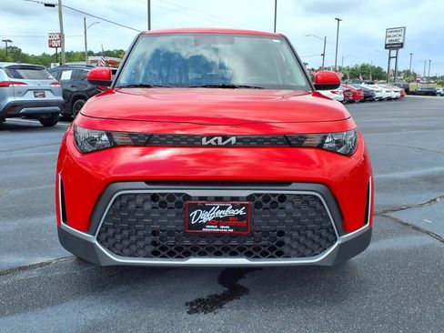 Used 2023 Kia Soul LX image 2