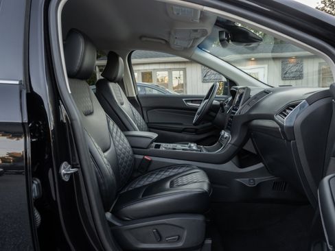 Used 2024 Ford Edge Titanium image 32