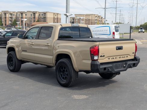 Used 2018 Toyota Tacoma SR5 AWD/4WD image 4