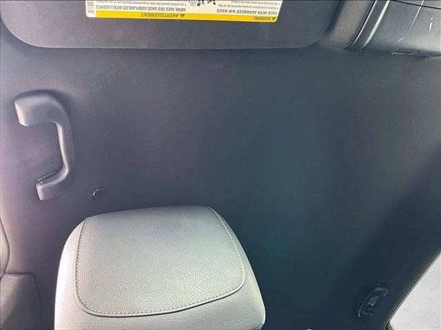Used 2025 Cadillac XT5 Luxury FWD image 17