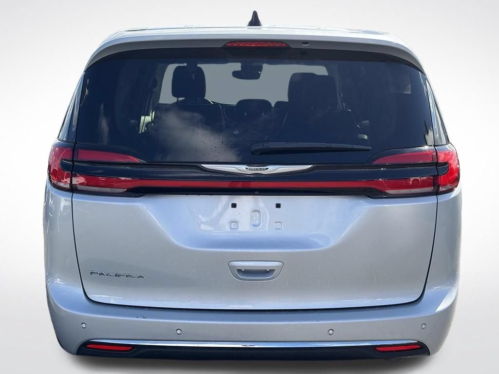 Certified 2023 Chrysler Pacifica Touring-L FWD image 8