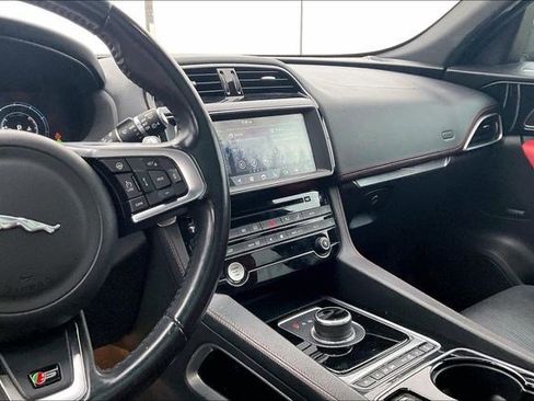 Used 2017 Jaguar F-PACE S image 8