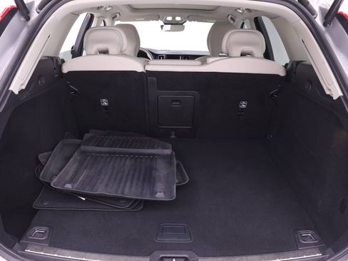Certified 2024 Volvo XC60 B5 Plus AWD/4WD image 19