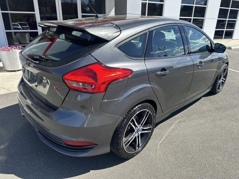 Used 2018 Ford Focus ST FWD image 9