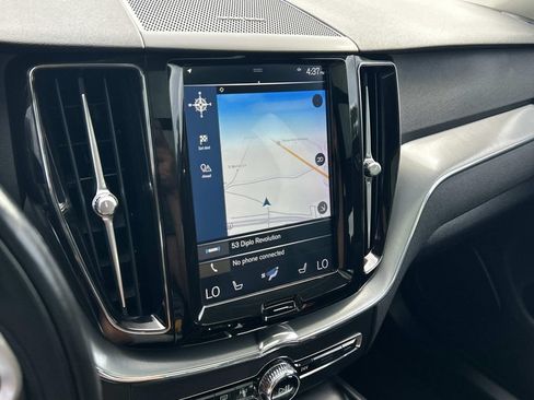 Used 2019 Volvo XC60 T5 Momentum w/ Multimedia Package AWD/4WD image 32