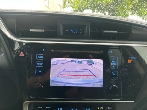 Used 2018 Toyota Corolla LE FWD image 16