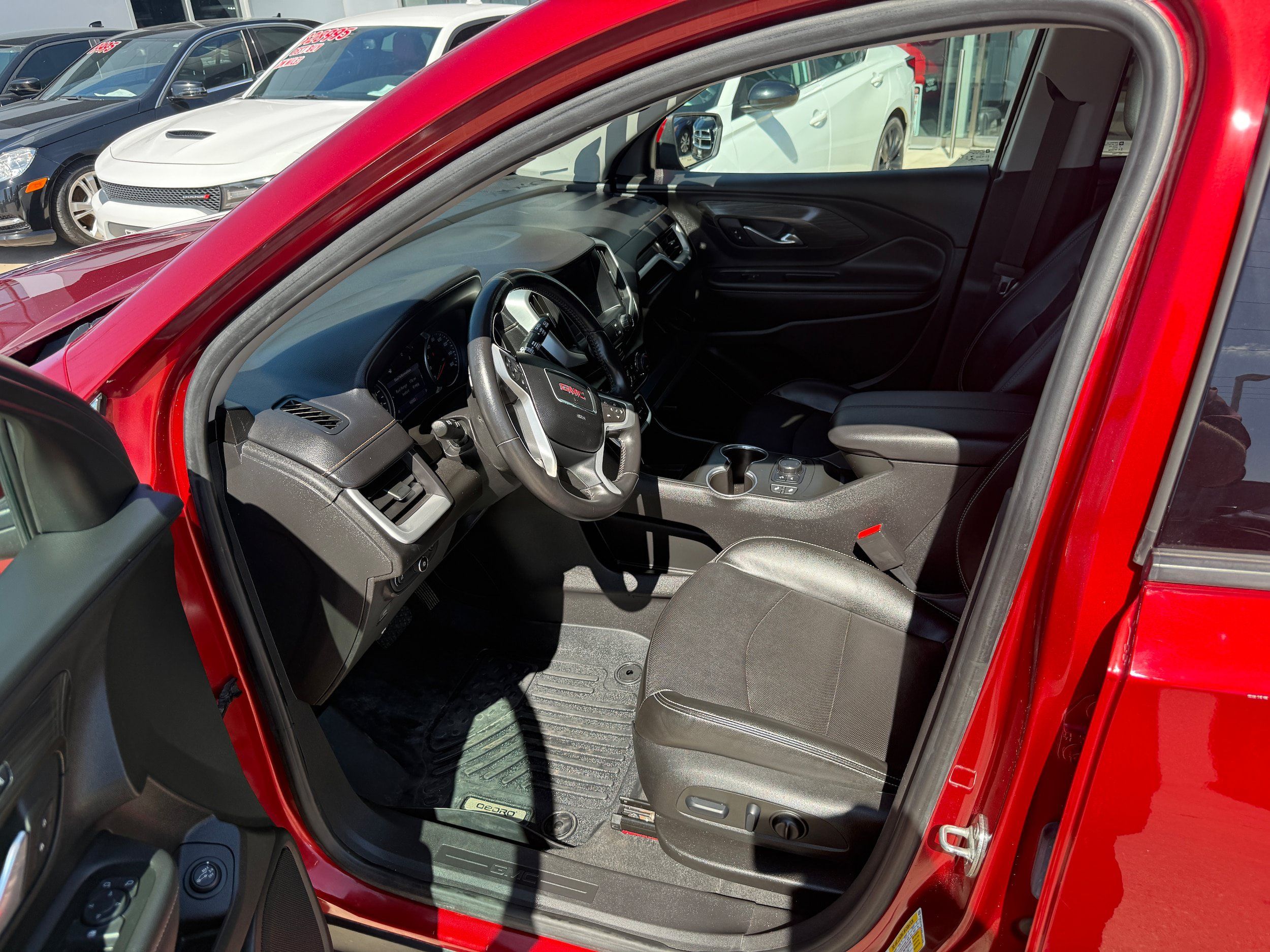 Used 2022 GMC Terrain SLT w/ Infotainment Package II AWD/4WD image 3