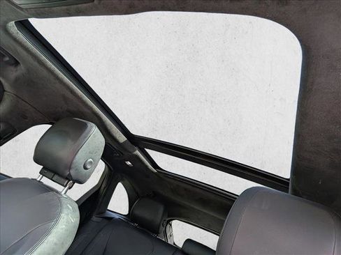 Used 2020 Jaguar F-PACE Premium image 13