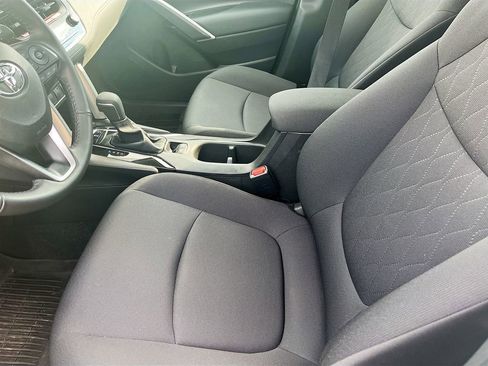 Used 2025 Toyota Corolla Cross LE image 19