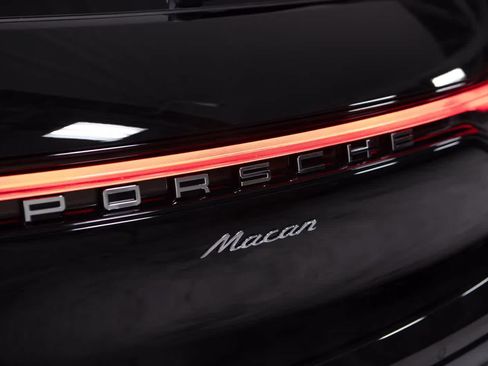 Certified 2026 Porsche Macan AWD/4WD image 19