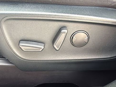 Used 2020 Ford Escape SE image 21