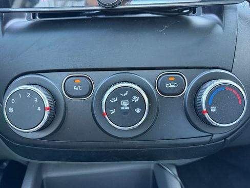 Used 2017 Kia Forte LX FWD image 11