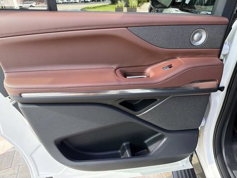 New 2026 Lincoln Navigator L Reserve AWD/4WD image 15