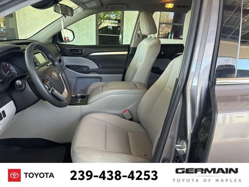 Used 2019 Toyota Highlander LE image 13