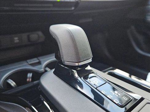 Used 2025 Toyota Prius XLE image 12