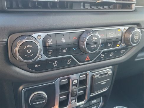 Used 2024 Jeep Gladiator Mojave image 25