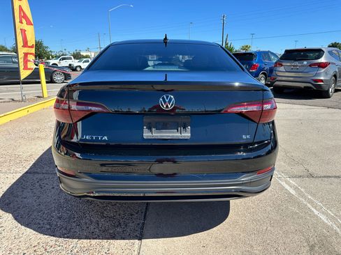 Used 2023 Volkswagen Jetta SE w/ Panoramic Sunroof Package image 4