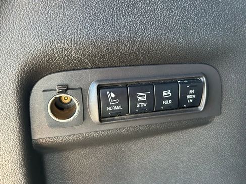 Used 2013 Ford Explorer Limited image 32