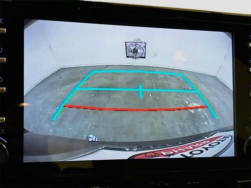 Used 2023 Toyota Sienna XLE image 11