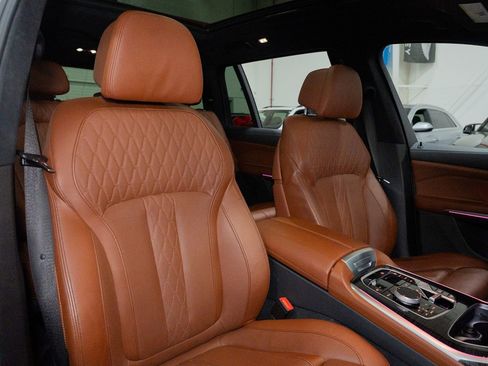 Used 2023 BMW X7 M60i image 53