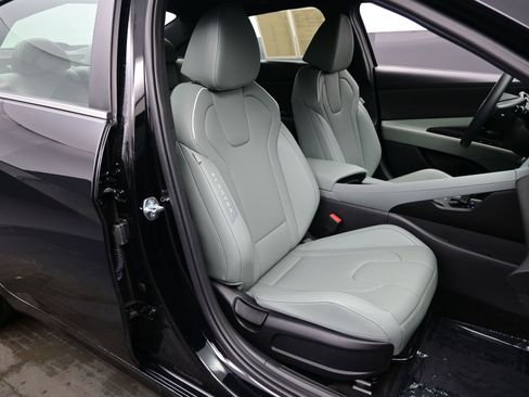 Certified 2025 Hyundai Elantra Limited image 14