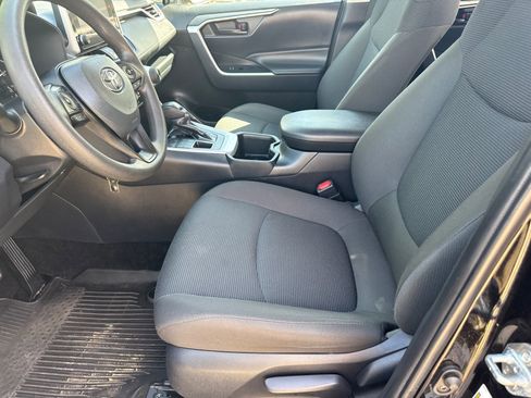 Used 2025 Toyota RAV4 LE AWD/4WD image 9