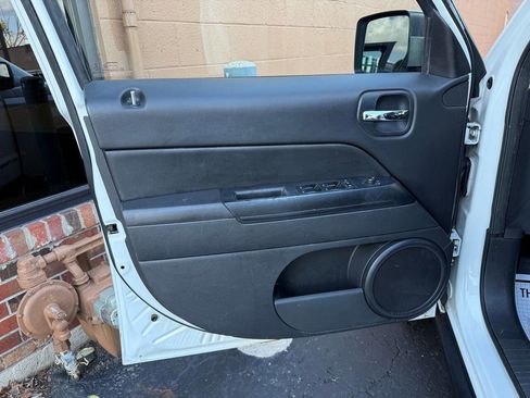 Used 2016 Jeep Patriot High Altitude image 18