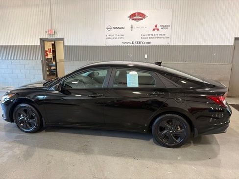 Used 2023 Hyundai Elantra SEL FWD image 6