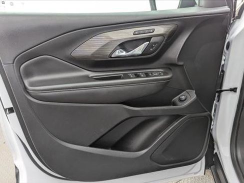 Used 2023 GMC Terrain SLT image 13