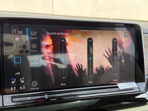 Used 2025 Volkswagen Atlas SE image 12