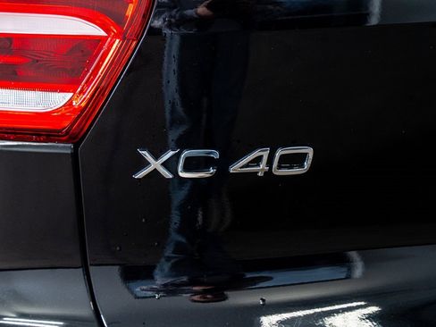 Used 2021 Volvo XC40 P8 Recharge w/ Advanced Package image 23