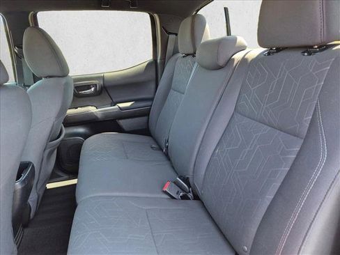 Used 2017 Toyota Tacoma TRD Sport w/ Tow Package RWD image 18
