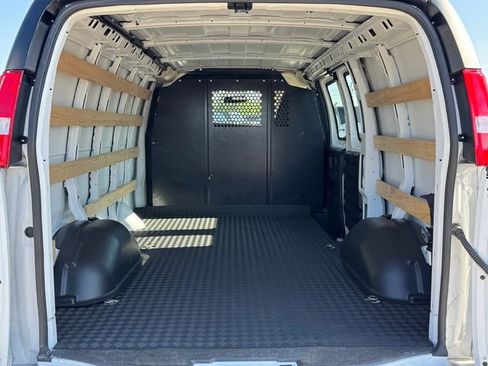 Used 2024 GMC Savana 2500 w/ Driver Convenience Package RWD image 8