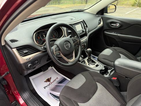 Used 2017 Jeep Cherokee Sport image 19